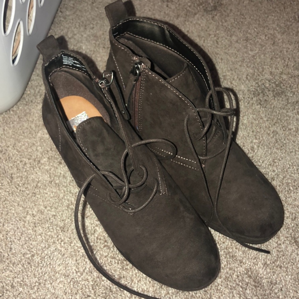 NWOT Dolce Vita Brown Wedge Heels